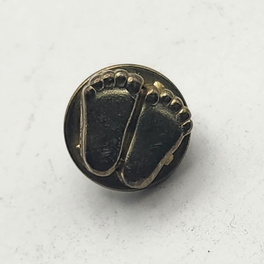 Vintage V Evers 1979 Precious Feet Baby Lapel Pin Gold Tone Pro Life Tie Tac